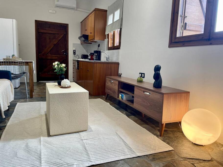Almond Home Livadia  Buitenkant foto