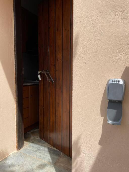 Almond Home Livadia  Buitenkant foto