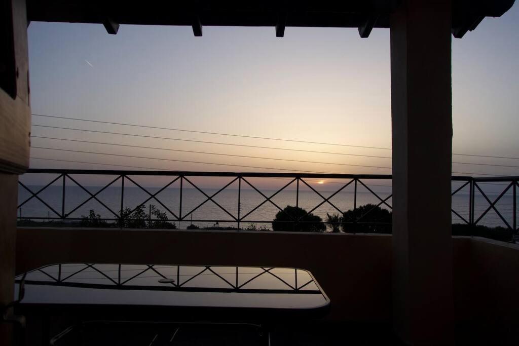 Almond Home Livadia  Buitenkant foto