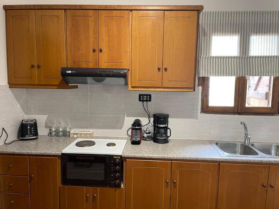 Almond Home Livadia  Buitenkant foto